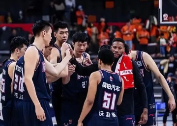 火博体育官方网站-赛前拿奖buff拉满？主场颁奖加持士气，CBA小将成赢球关键变量